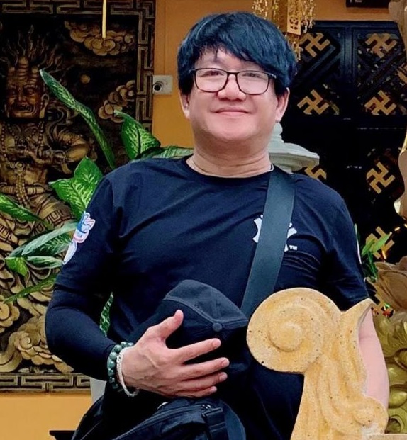 Ca sĩ Nguyên Lộc nhận được sự tin tưởng của danh hài Hoài Linh. Ảnh internet