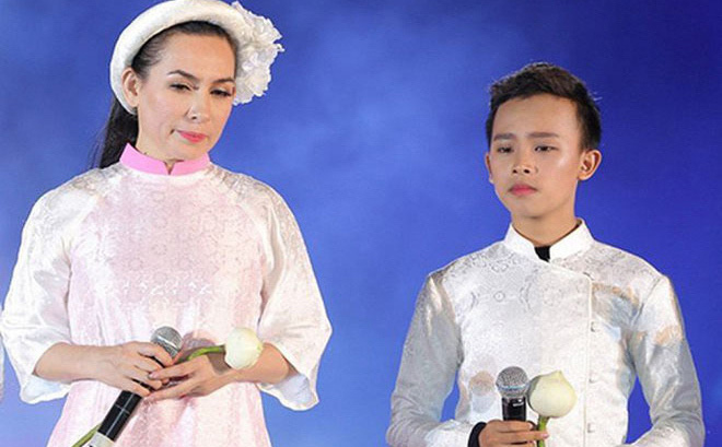 Kể từ khi mẹ Phi Nhung qua đời, Hồ Văn Cường liên tục chìm trong ác mộng. Ảnh internet Kể từ khi mẹ Phi Nhung qua đời, Hồ Văn Cường liên tục chìm trong ác mộng. Ảnh internet