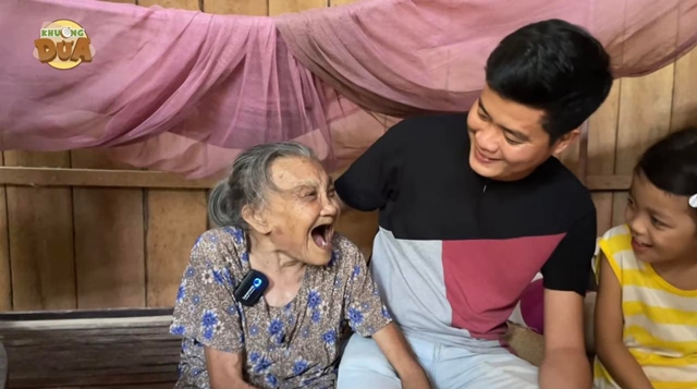 Người đàn ông quyền lực của Điền Quân khiến cư dân mạng xót xa khi báo tin dữ 'thánh cà lăm' qua đời. Ảnh internet Người đàn ông quyền lực của Điền Quân khiến cư dân mạng xót xa khi báo tin dữ 'thánh cà lăm' qua đời. Ảnh internet