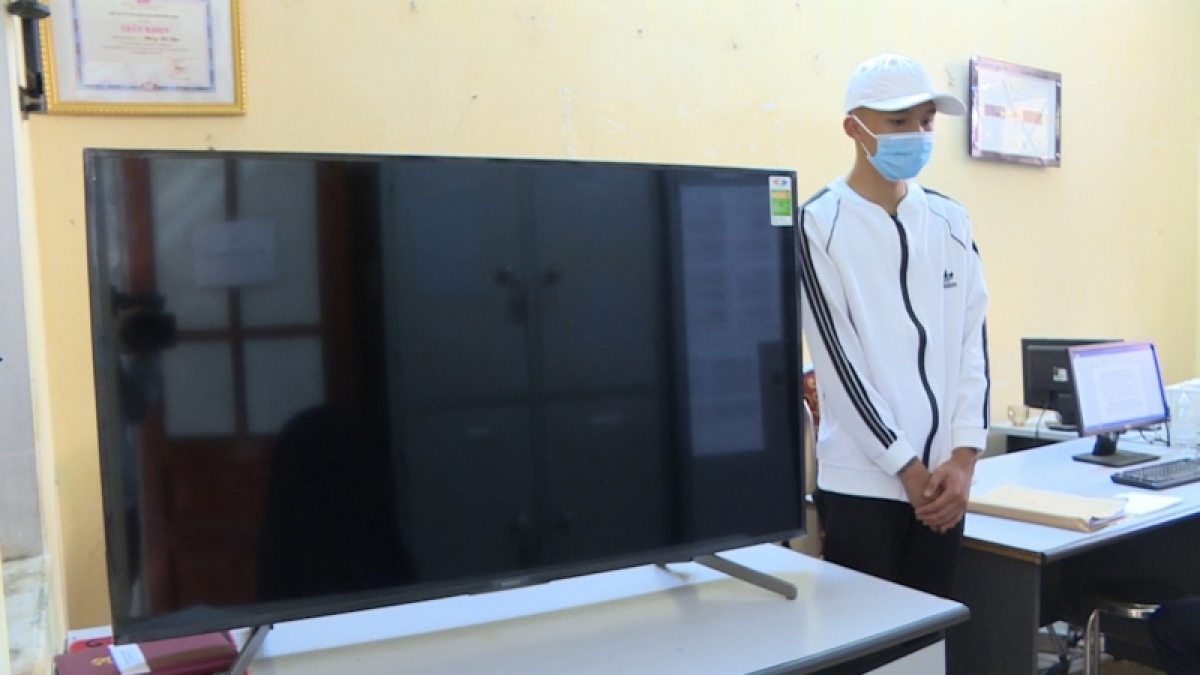 Tin tức pháp luật 24h: Vợ chồng Đường 'Nhuệ' và 5 đàn em bị tuyên phạt tổng cộng 81 năm tù giam 2 Tin tức pháp luật 24h: Vợ chồng Đường 'Nhuệ' và 5 đàn em bị tuyên phạt tổng cộng 81 năm tù giam 2