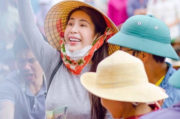 Công Vinh phải trả giá đắt vì ồn ào quá khứ, nay Thủy Tiên cũng khó lòng thoát khỏi mớ bòng bong 3