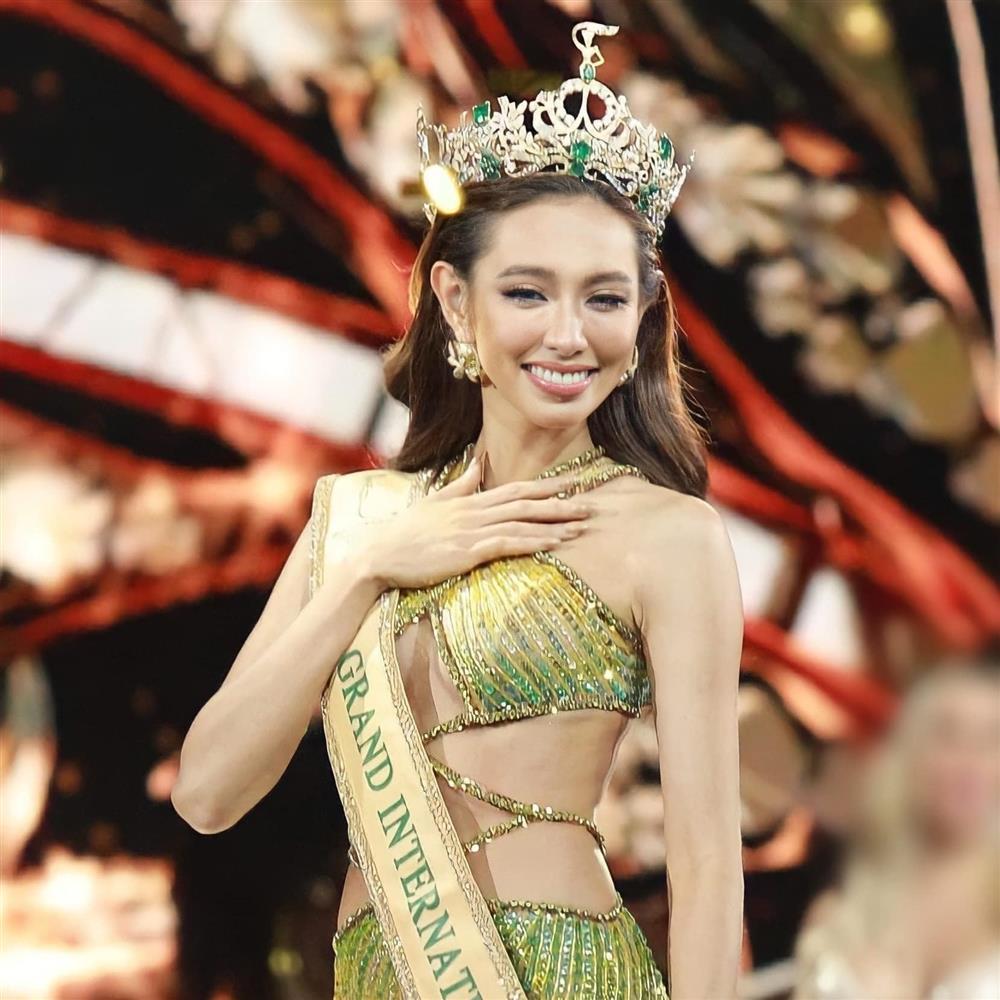 Thùy Tiên giây phút hạnh phúc vì đăng quang Hoa hậu. Ảnh internet