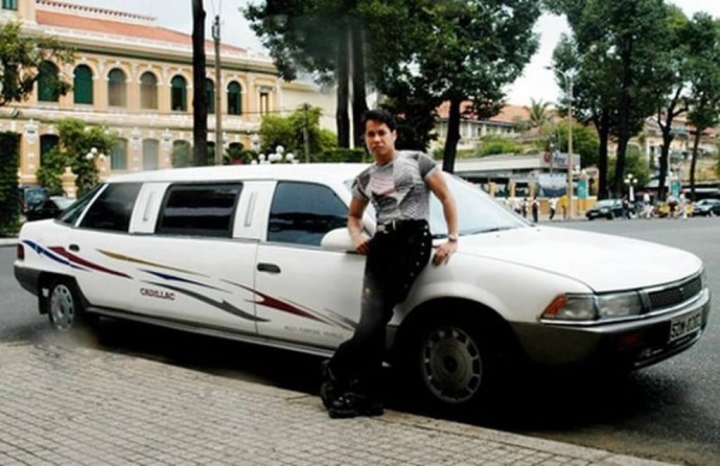 Ca nhạc sĩ Ngọc Sơn thuê vệ sĩ riêng chỉ để bảo vệ chiếc siêu xe của mình. Ảnh internet