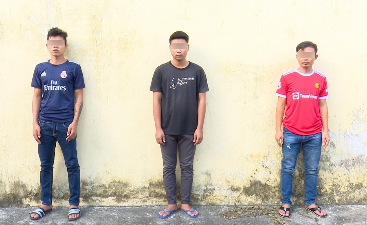 Tin tức pháp luật 24h: Mâu thuẫn trong lúc nhậu, thanh niên nổ súng dằn mặt đối thủ 2 Tin tức pháp luật 24h: Mâu thuẫn trong lúc nhậu, thanh niên nổ súng dằn mặt đối thủ 2