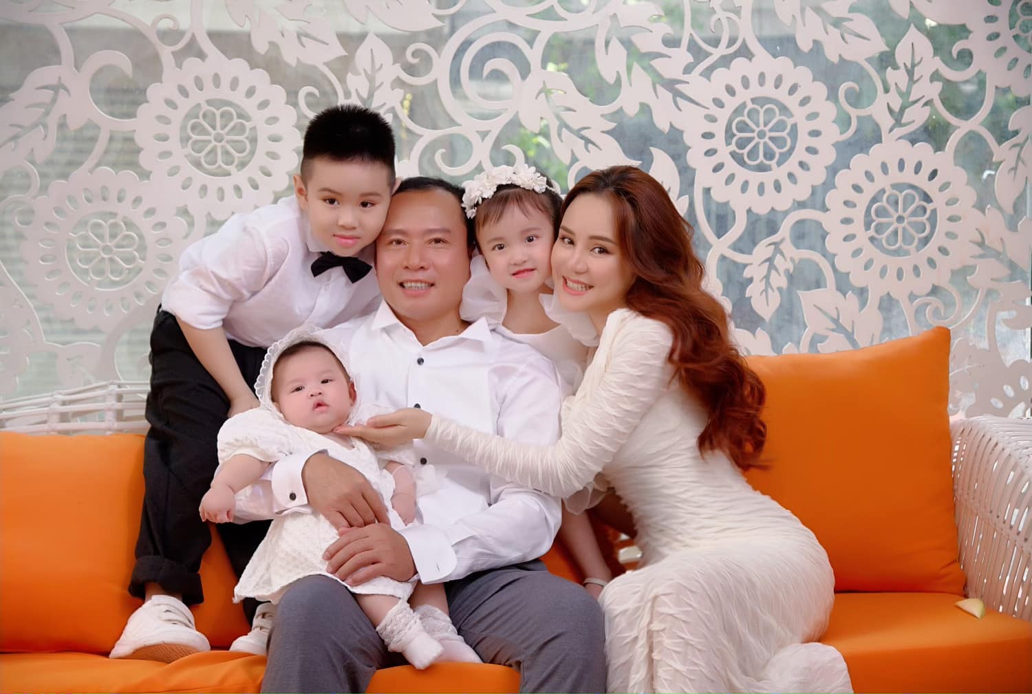 Vy Oanh khoe gia đình hạnh phúc, hé lộ một góc trong căn biệt thự 2 Vy Oanh khoe gia đình hạnh phúc, hé lộ một góc trong căn biệt thự 2