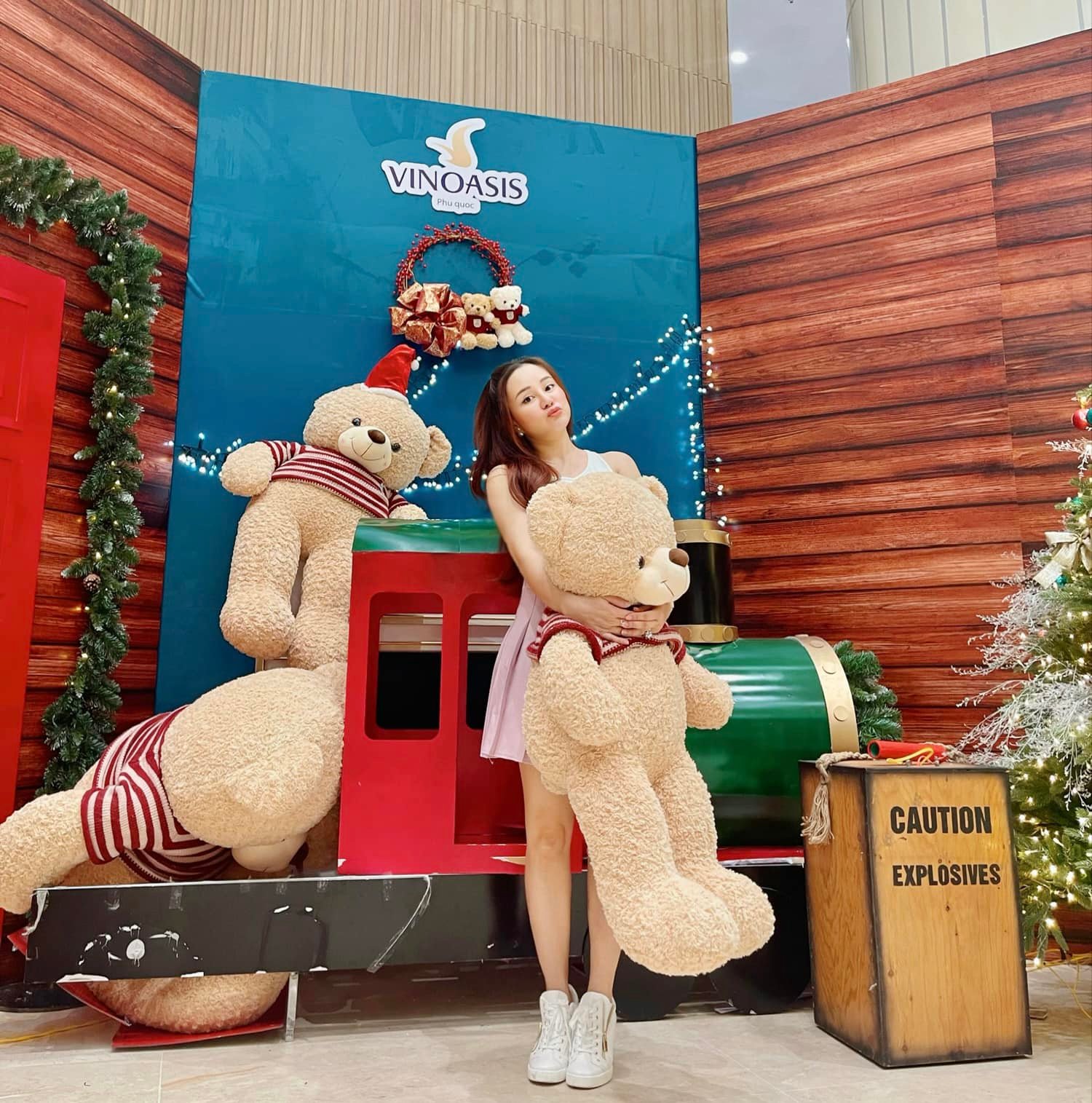 Vy Oanh nhanh chóng lấy lại vóc dáng sau sinh con thứ ba. Ảnh FBNV