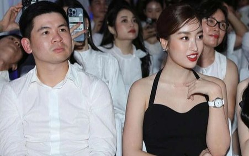 Xôn xao ảnh Hoa hậu Đỗ Mỹ Linh thử váy cưới sau khi nhận lời cầu hôn của con trai bầu Hiển 4