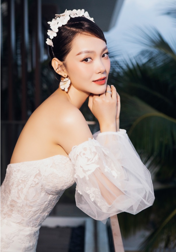 Minh Hằng xinh đẹp trong đám cưới hoành tráng với chồng đại gia. Dù được bảo mật nhưng hình ảnh vẫn bị rò rỉ. Ảnh internet
