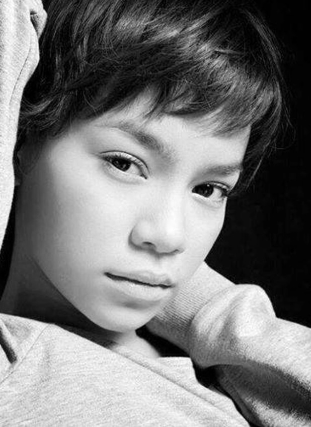 Dương Bá Thảo từ một cậu bé nhút nhát đã dần trưởng thành hơn và sớm trở thành một chuyên gia trang điểm trong tương lai gần. Ảnh internet