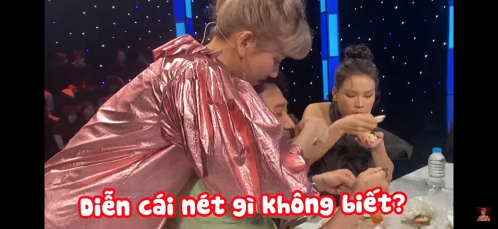 Trấn Thành đi quay cùng vợ và rất thân thiết. Ảnh internet Trấn Thành đi quay cùng vợ và rất thân thiết. Ảnh internet