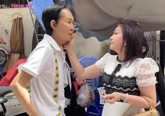 Nghẹn lòng ngoại hình 'ông hoàng cải lương' Vũ Linh sau cơn bạo bệnh ngày càng gầy. Ảnh internet Nghẹn lòng ngoại hình 'ông hoàng cải lương' Vũ Linh sau cơn bạo bệnh ngày càng gầy. Ảnh internet