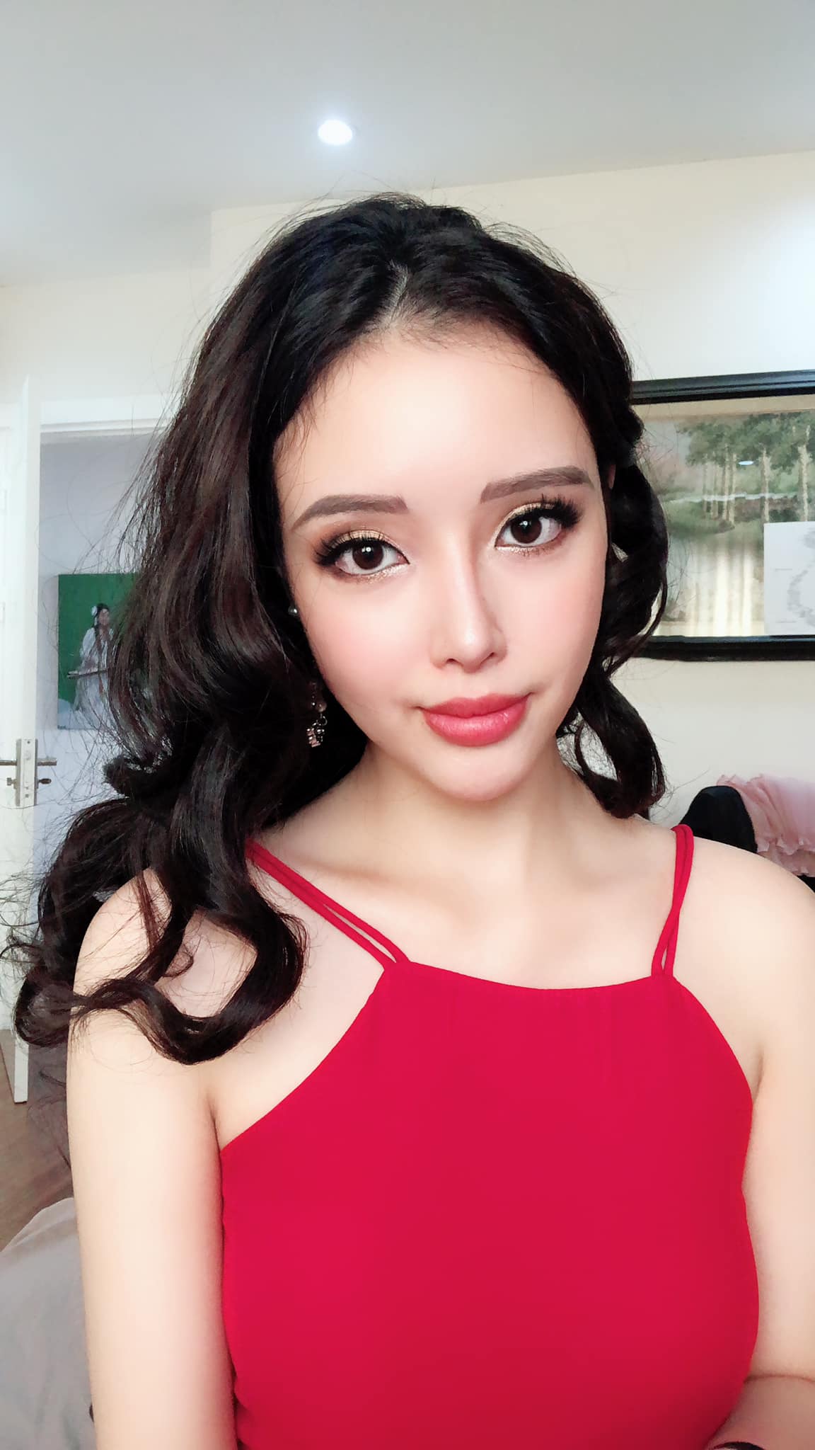 Em gái Mai Phương Thúy ngày càng gợi cảm. Ảnh internet