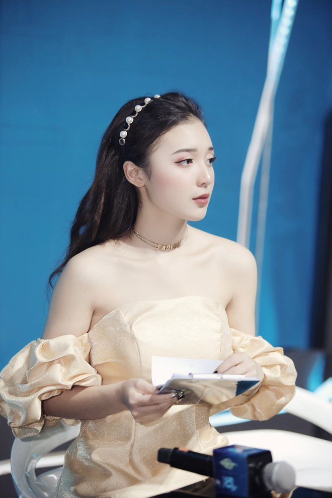 Nữ MC gợi cảm nhất nhì VTV khoe ảnh bên bể bơi khiến CĐM khó rời mắt 4 Nữ MC gợi cảm nhất nhì VTV khoe ảnh bên bể bơi khiến CĐM khó rời mắt 4