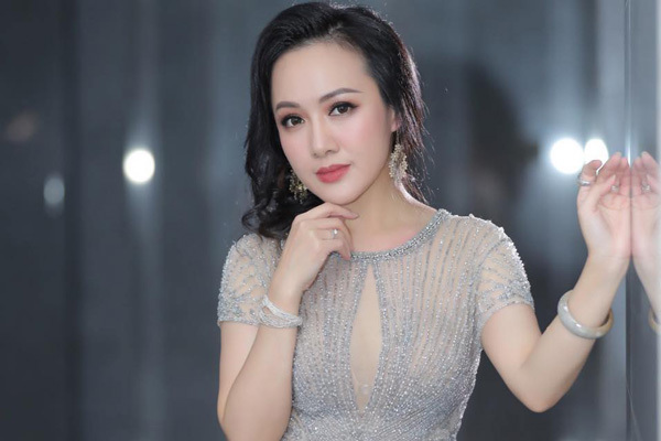 Bất ngờ với hình ảnh 'chất chơi' của BTV Hoài Anh khác hẳn khi lên sóng VTV - Ảnh 1 Bất ngờ với hình ảnh 'chất chơi' của BTV Hoài Anh khác hẳn khi lên sóng VTV - Ảnh 1
