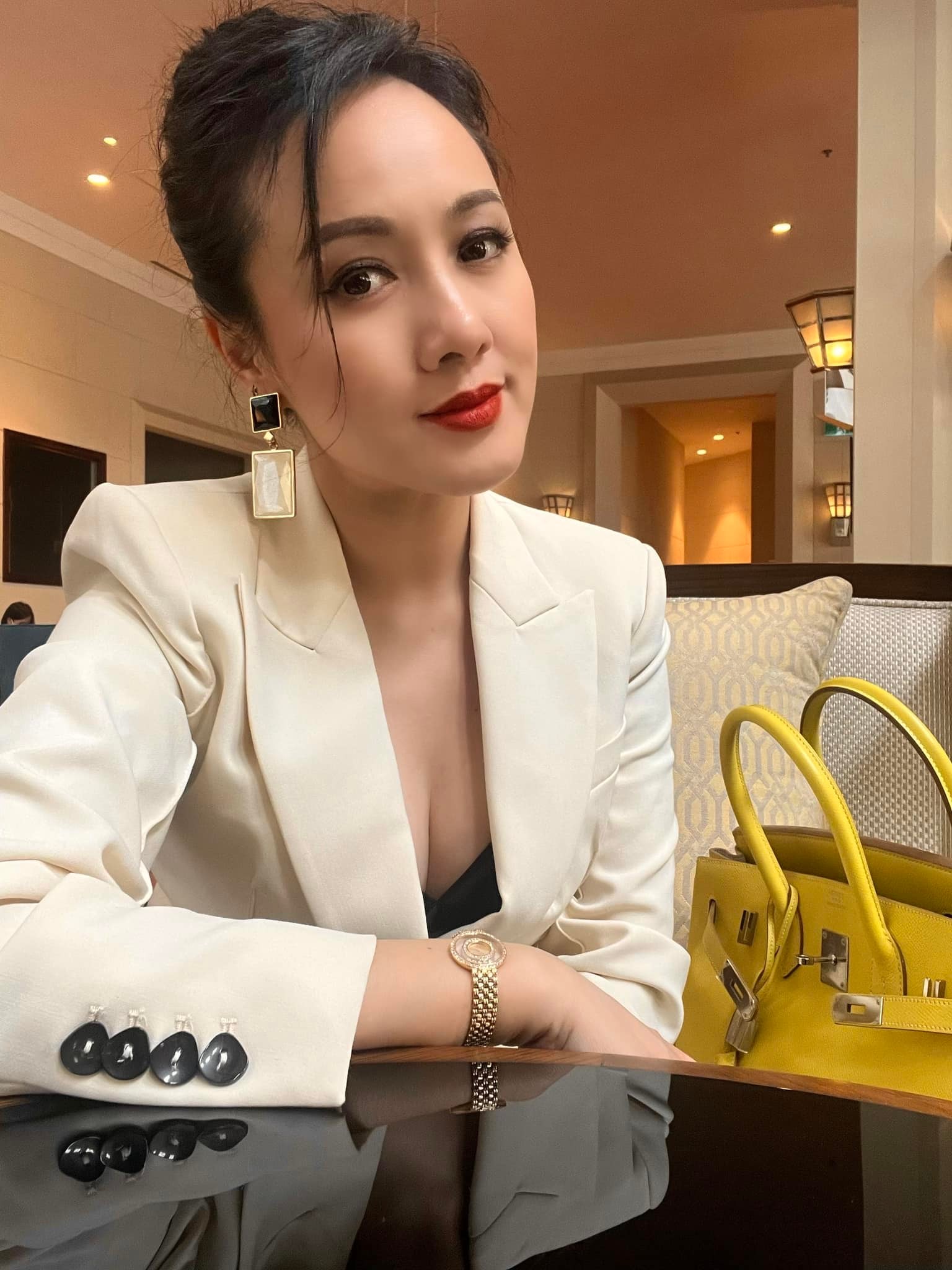 Ngoài đời, BTV Hoài Anh là người khá sành điệu và thời thượng. Ảnh internet Ngoài đời, BTV Hoài Anh là người khá sành điệu và thời thượng. Ảnh internet