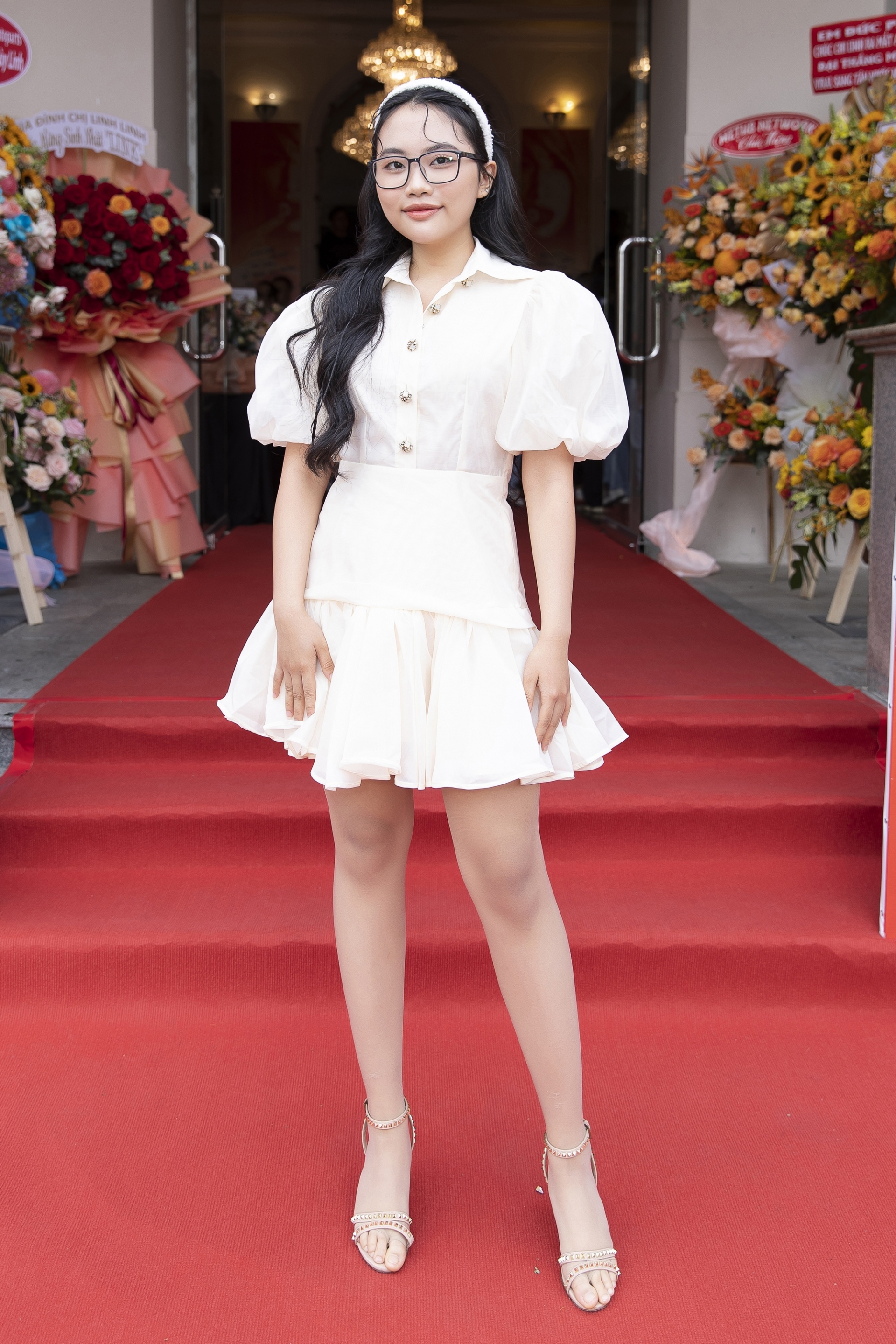 Phương Mỹ Chi khẳng định vẫn liên lạc và được bố nuôi Quang Lê quan tâm. Ảnh internet