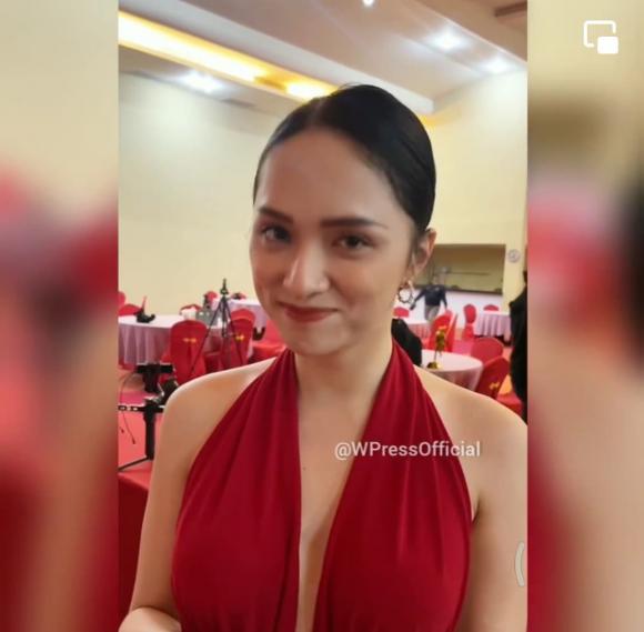 Hậu chia tay Matt Liu, Hương Giang bị quay lén, nữ ca sĩ vẫn vui vẻ trò chuyện cùng mọi người. Ảnh internet