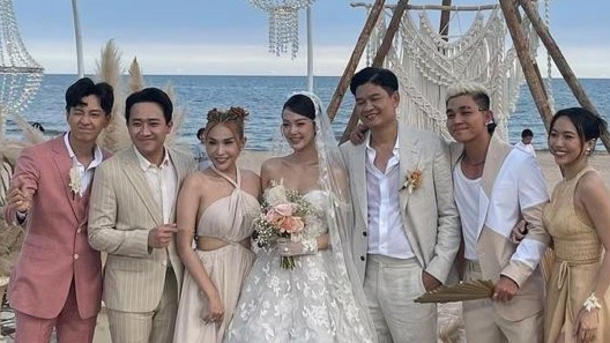 Hình ảnh hiếm hoi về chồng đại gia kín tiếng của ca sĩ Minh Hằng trong đám cưới. Ảnh internet