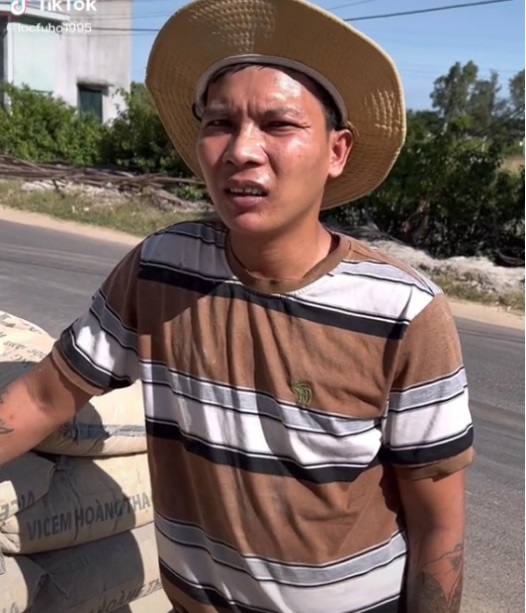 Lộc Fuho chia sẻ hình ảnh làm việc vất vả. Ảnh internet