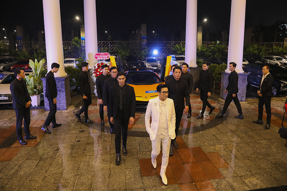 Dàn vệ sĩ bảo vệ Quang Hà. Ảnh internet