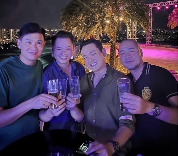 Chồng Minh Hằng nhìn phong độ và trẻ hơn so với ảnh chụp bị rò rỉ trong đám cưới. Ảnh: FB