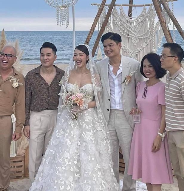 Hình ảnh hiếm hoi Minh Hằng bên chồng bị lộ trong đám cưới. Ảnh internet