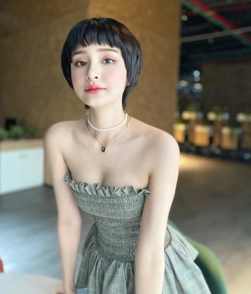 1 sao nam vô tư 'đụng chạm' đến Hiền Hồ khi vừa tái xuất sau ồn ào 'anh em nương tựa' - Ảnh 1 1 sao nam vô tư 'đụng chạm' đến Hiền Hồ khi vừa tái xuất sau ồn ào 'anh em nương tựa' - Ảnh 1