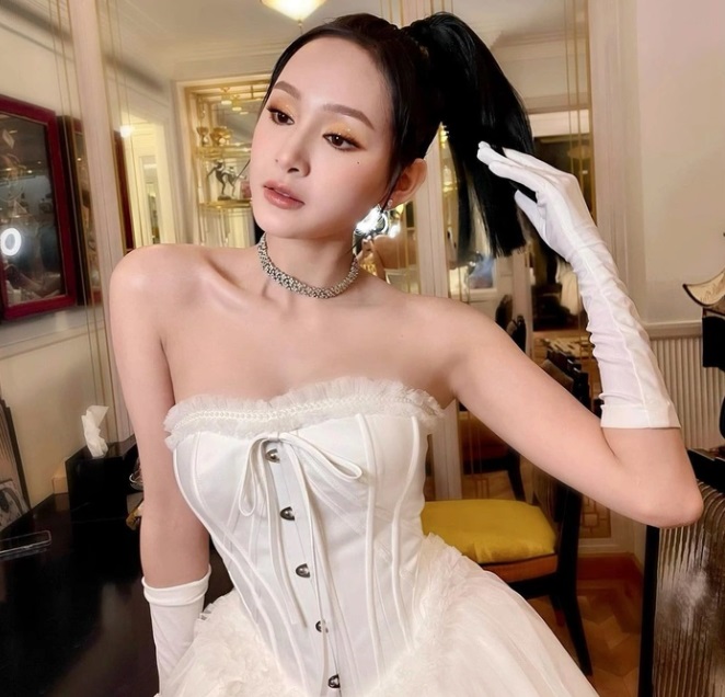Bất chấp dư luận, Hiền Hồ chạy show liên tục. Ảnh internet Bất chấp dư luận, Hiền Hồ chạy show liên tục. Ảnh internet