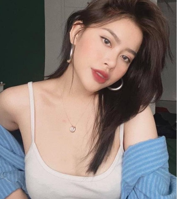 Ngất ngây với nhan sắc của con gái NSƯT Kim Tử Long với em gái danh thủ Hồng Sơn - Ảnh 4 Ngất ngây với nhan sắc của con gái NSƯT Kim Tử Long với em gái danh thủ Hồng Sơn - Ảnh 4