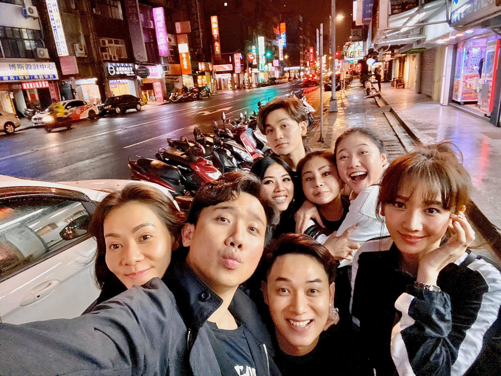 Thu Minh và Trấn Thành cùng hội bạn thân đi du lịch. Ảnh internet