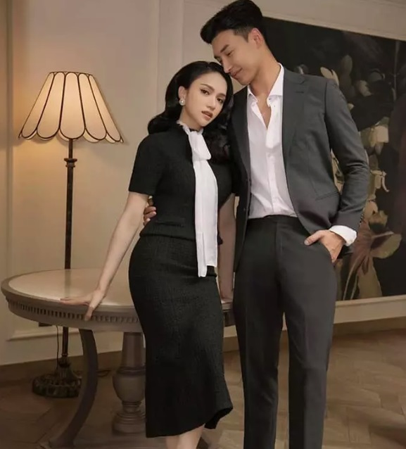 Hương Giang bên Yoyo Teenarupakorn Muangmai. Ảnh internet