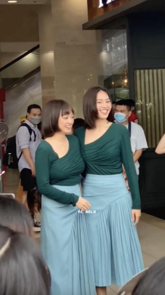 Ninh Dương Lan Ngọc cùng Kaity Nguyễn dừng lại giao lưu với fan. Ảnh internet Ninh Dương Lan Ngọc cùng Kaity Nguyễn dừng lại giao lưu với fan. Ảnh internet