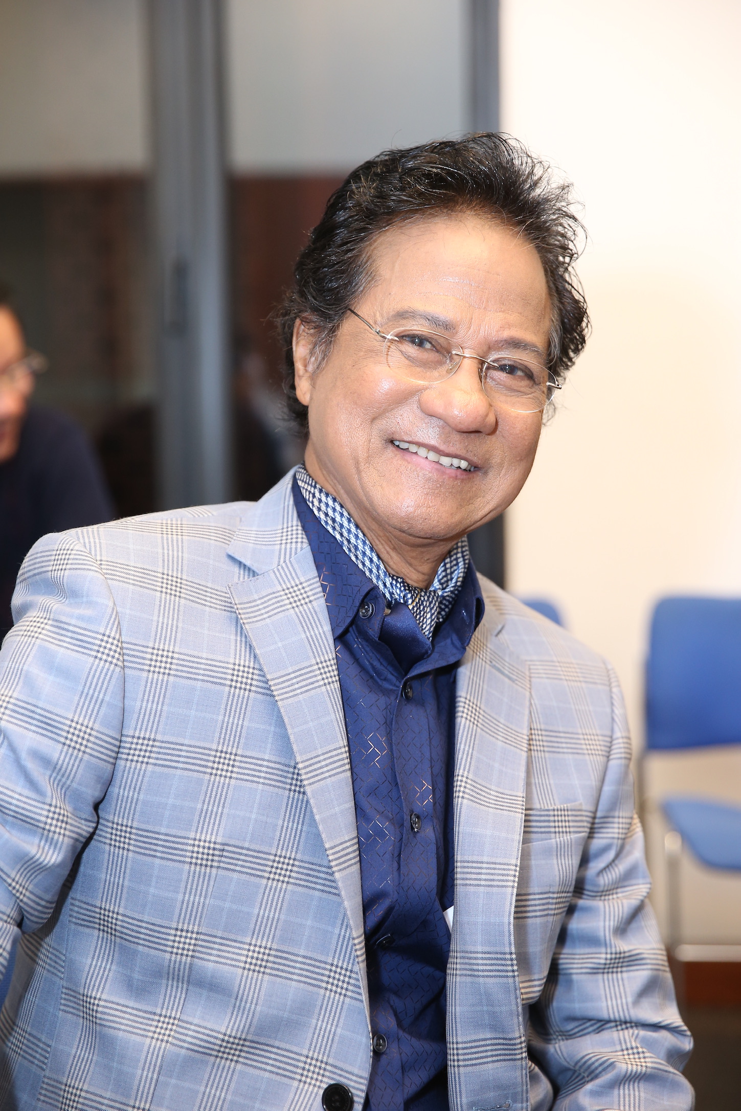 Danh ca Chế Linh duy trì lối sinh hoạt khoa học để giữ được làn hơi tốt. Ảnh internet