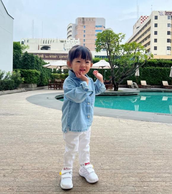 Cưng xỉu trước độ đáng yêu của ái nữ nhà Cường đô la, thần thái chuẩn rich kid - Ảnh 2 Cưng xỉu trước độ đáng yêu của ái nữ nhà Cường đô la, thần thái chuẩn rich kid - Ảnh 2