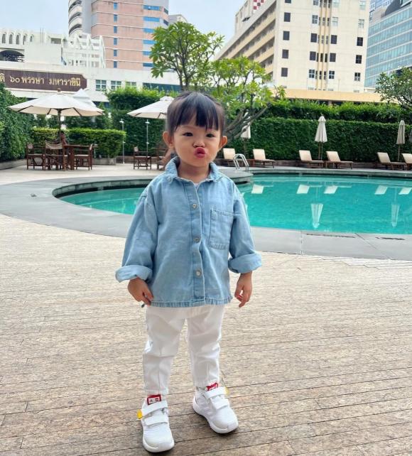 Cưng xỉu trước độ đáng yêu của ái nữ nhà Cường đô la, thần thái chuẩn rich kid - Ảnh 3 Cưng xỉu trước độ đáng yêu của ái nữ nhà Cường đô la, thần thái chuẩn rich kid - Ảnh 3