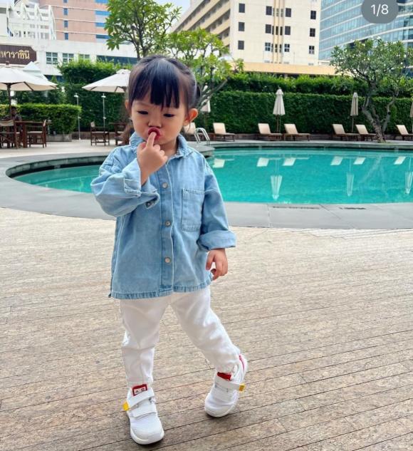 Cưng xỉu trước độ đáng yêu của ái nữ nhà Cường đô la, thần thái chuẩn rich kid - Ảnh 4 Cưng xỉu trước độ đáng yêu của ái nữ nhà Cường đô la, thần thái chuẩn rich kid - Ảnh 4