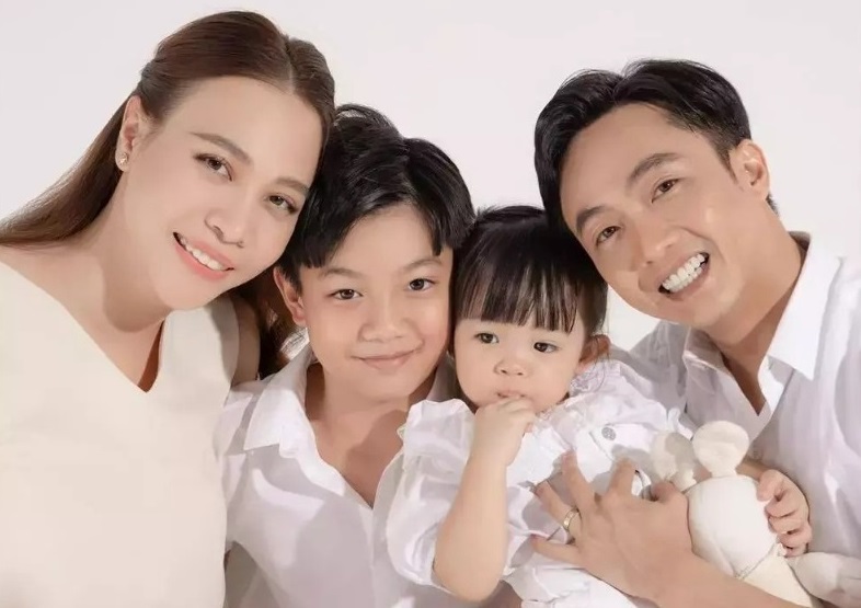 Cưng xỉu trước độ đáng yêu của ái nữ nhà Cường đô la, thần thái chuẩn rich kid - Ảnh 5 Cưng xỉu trước độ đáng yêu của ái nữ nhà Cường đô la, thần thái chuẩn rich kid - Ảnh 5