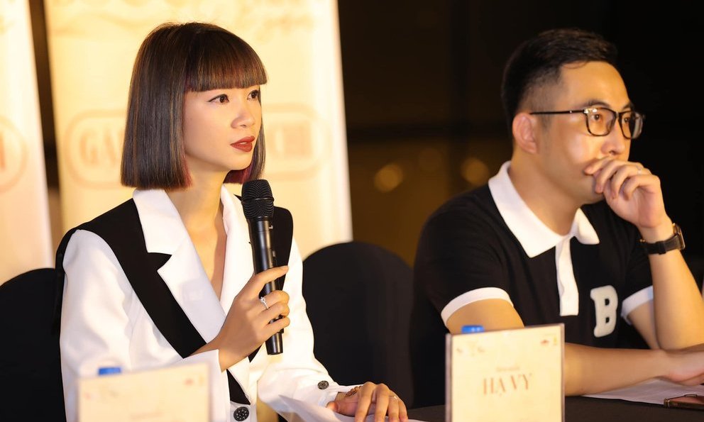 Theo Hạ Vy, nghề người mẫu có nhiều cám dỗ