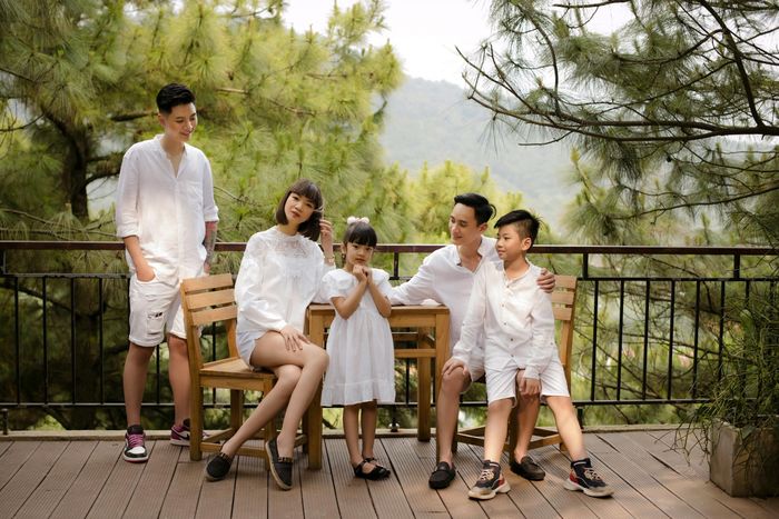 Gia đình hạnh phúc của siêu mẫu Hạ Vy.