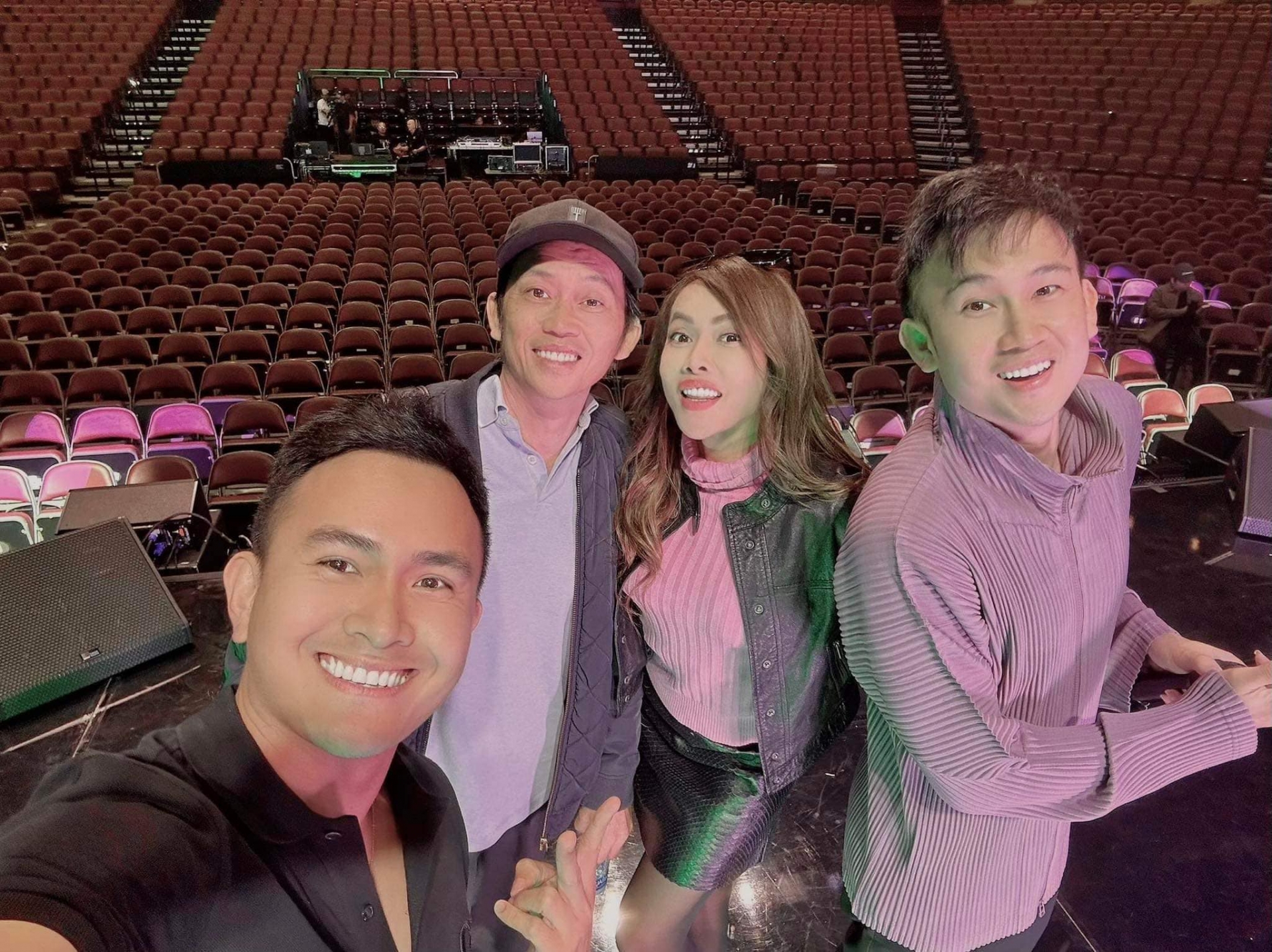 Danh hài Hoài Linh tươi rói khi về Mỹ. Ảnh internet