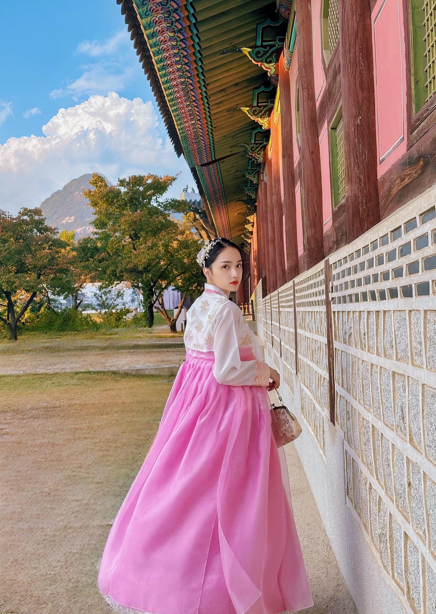 Hương Giang ngọt ngào trong trang phục Hanbok, nhan sắc ngày càng thăng hạng. Ảnh internet