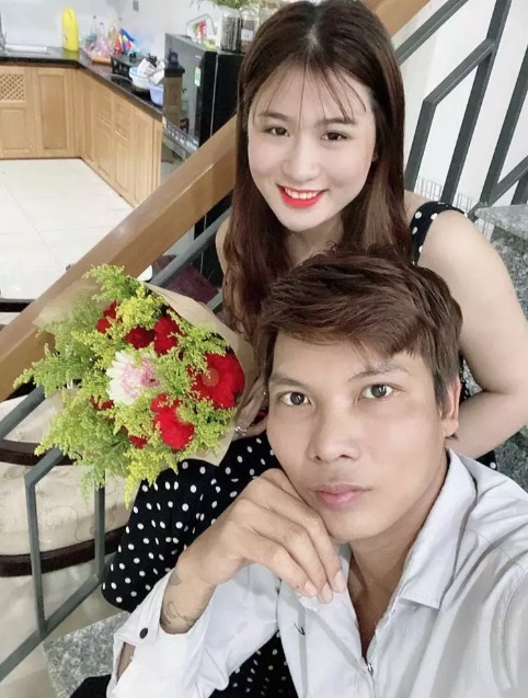 Lộc Fuho bên vợ. Ảnh internet