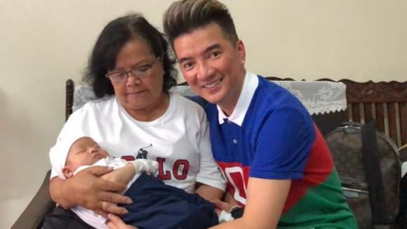 Gia đình Đàm Vĩnh Hưng hạnh phúc chào đón bé Polo. Ảnh internet