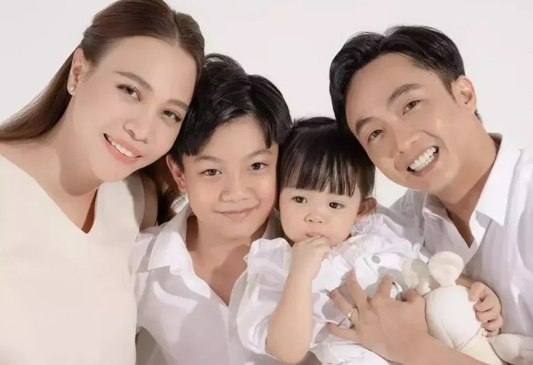Có thêm ái nữ nhưng Cường đô la vẫn luôn dành sự quan tâm, yêu thương đến con trai Subeo. Ảnh internet Có thêm ái nữ nhưng Cường đô la vẫn luôn dành sự quan tâm, yêu thương đến con trai Subeo. Ảnh internet