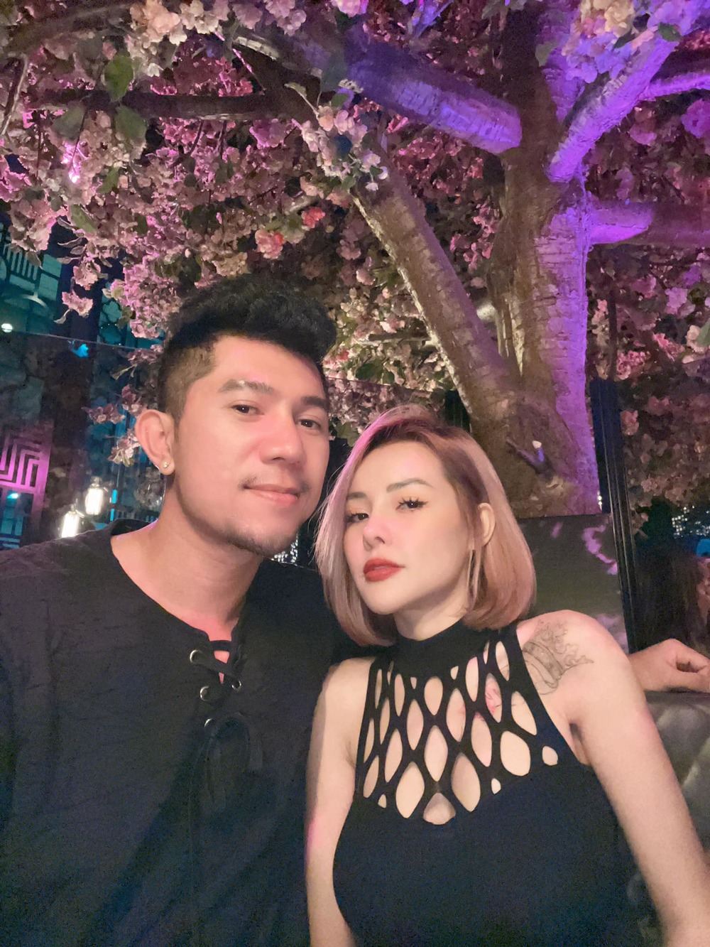 Ngân 98 và Lương Bằng Quang tình tứ bên nhau hậu sự cố bên trời Âu - Ảnh 1