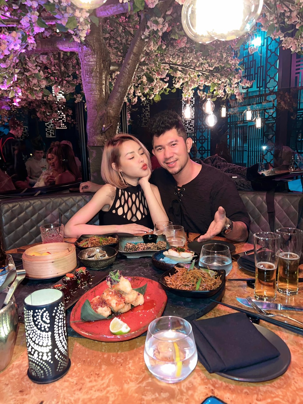 Ngân 98 và Lương Bằng Quang tình tứ bên nhau hậu sự cố bên trời Âu - Ảnh 2