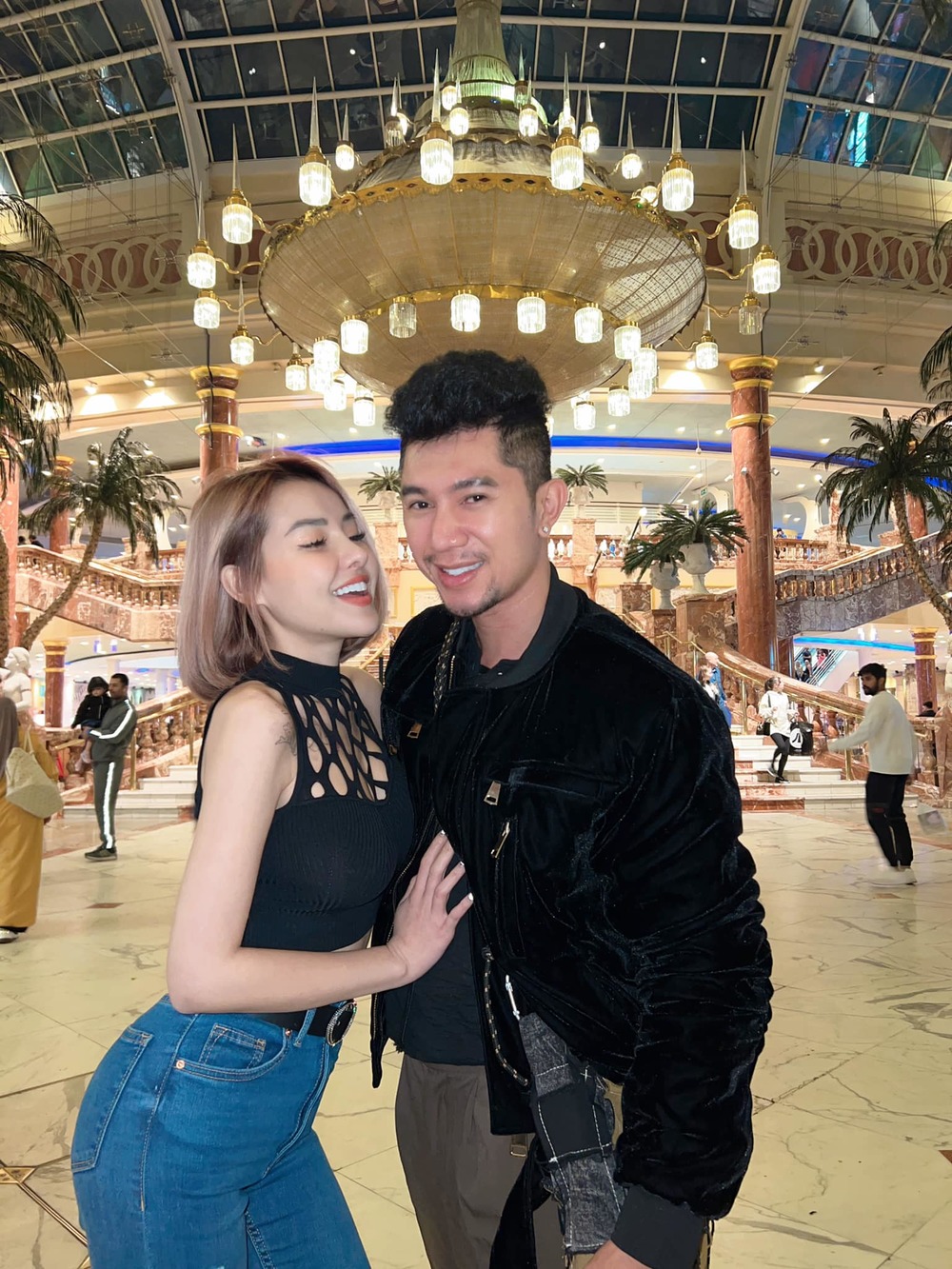 Ngân 98 và Lương Bằng Quang tình tứ bên nhau hậu sự cố bên trời Âu - Ảnh 3