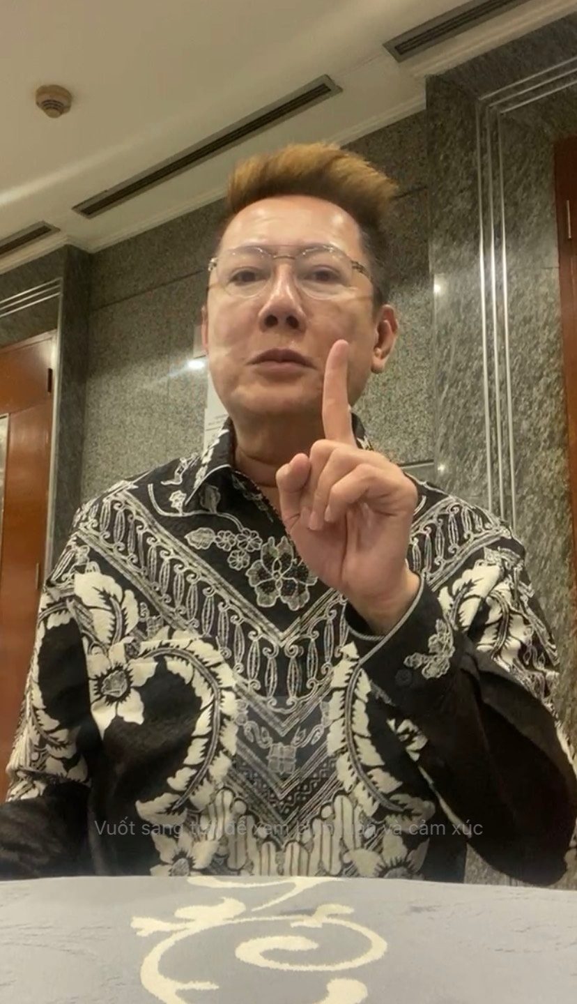 Chủ tịch Miss Grand - ông Nawat chê nhan sắc của Thiên Ân. Ảnh internet