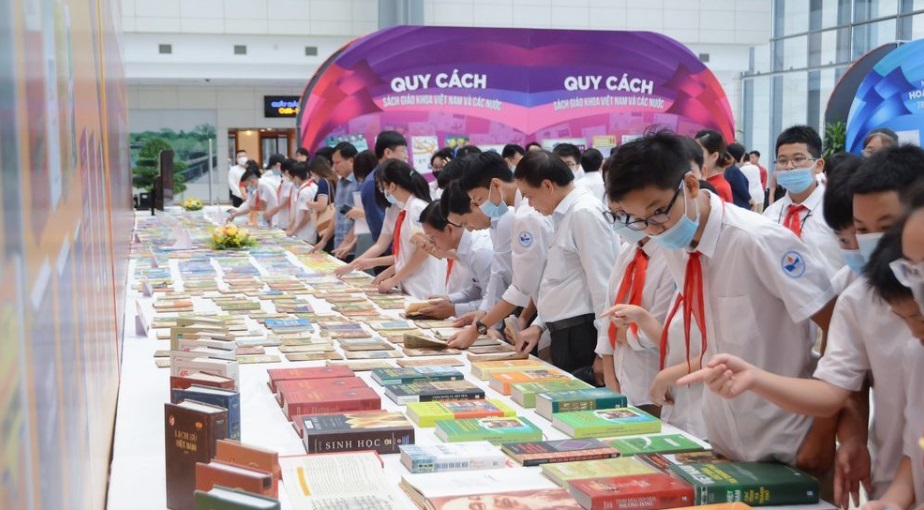 Chuyên gia lo lắng khi định giá sách giáo khoa.