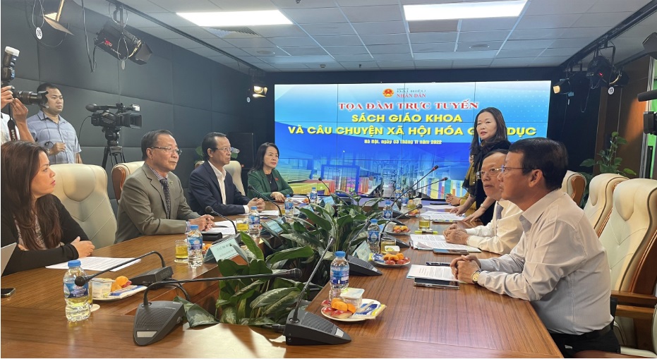 Các khách mời tham gia toạ đàm.